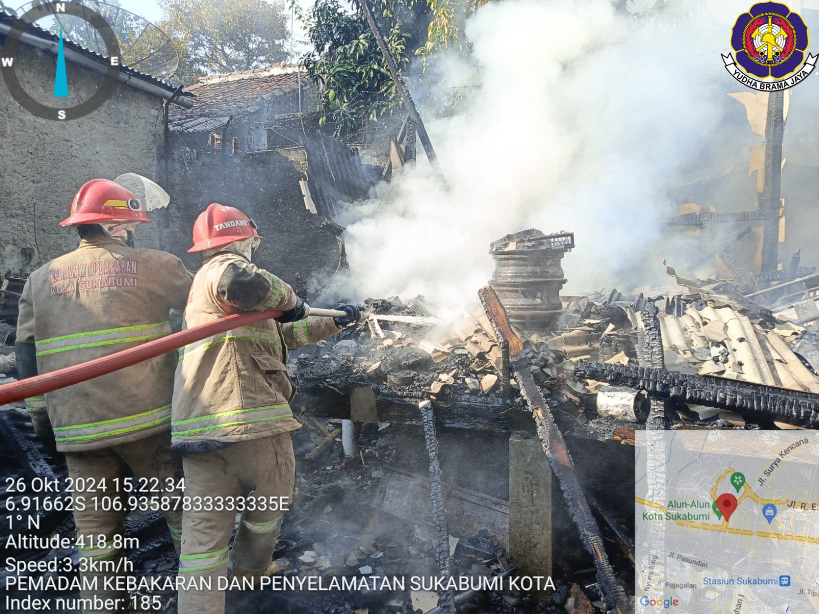 Pemadaman api di kawasan perumahan